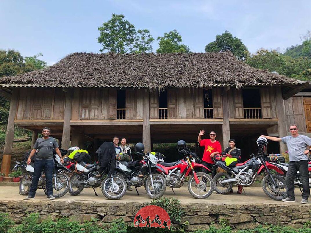 1 Day Hanoi Motorbike Tour to Duong Lam Ancient Village